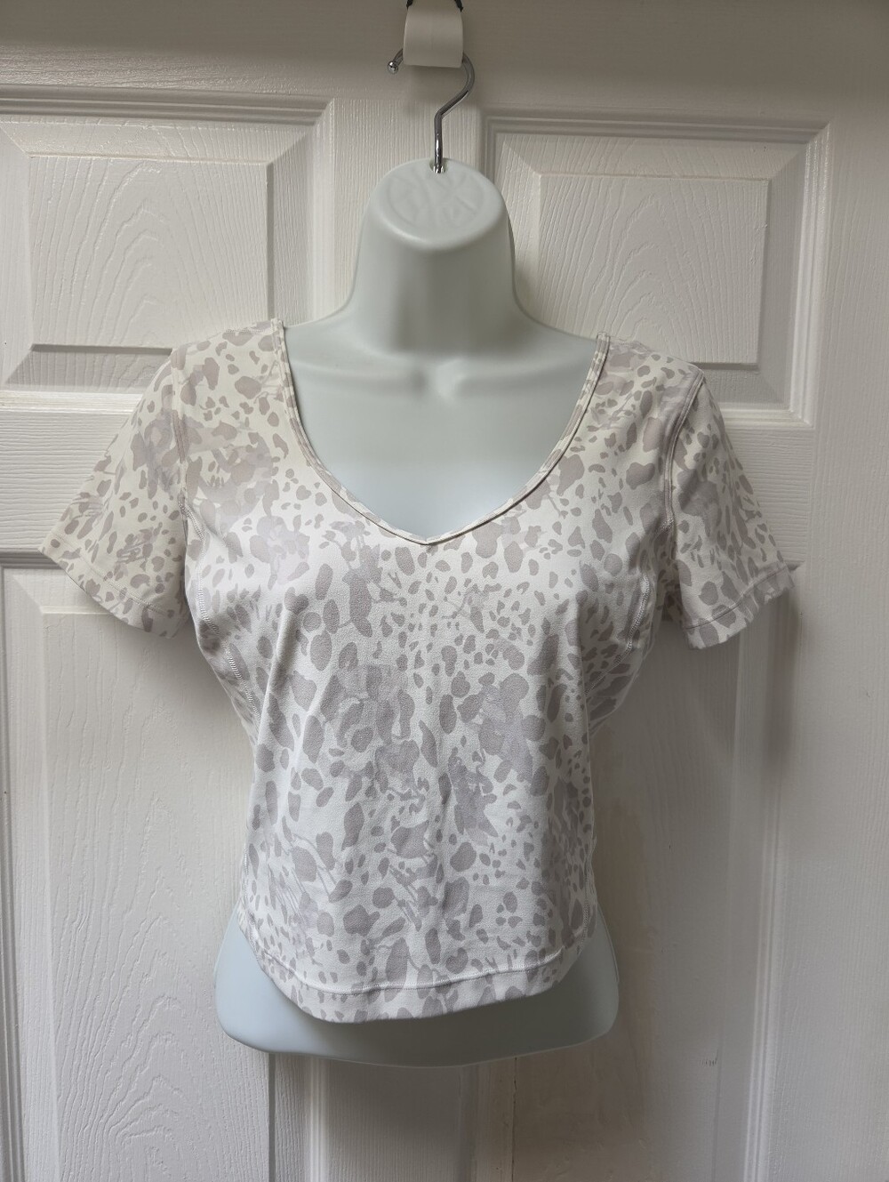 Lululemon Align T-Shirt Cheetah Camo Antique White Multi - Picture 2 of 4